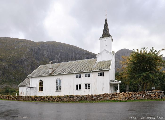 Otrøy kyrkje. Foto.